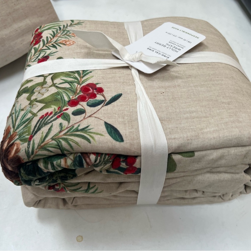 NEW Pottery Barn Holly Berry Wreath KING / CAL KING DUVET COVER ONLY NWT